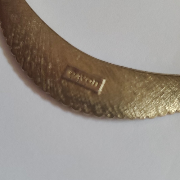 vintage 1970s Avon necklace - Picture 3 of 3